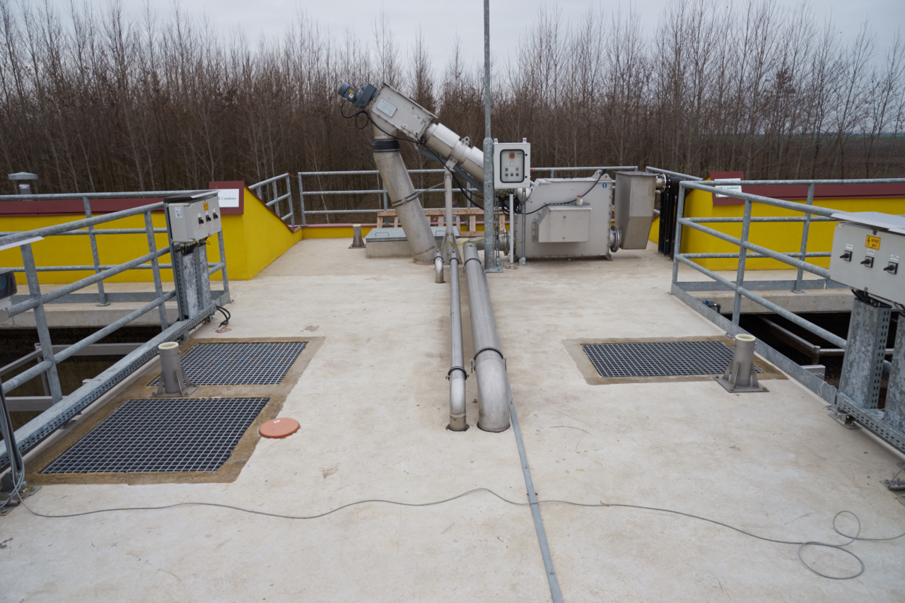Kisszállás wastewater treatment plant – grid waste removal