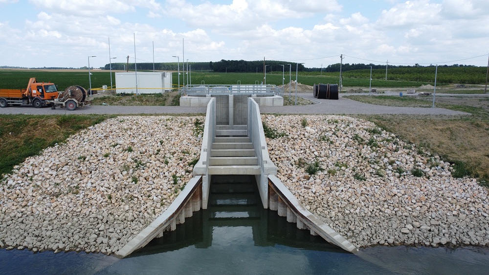 Water abstraction work from the direction of the inlet channel, which can provide 5m3/s water supply (Drávagárdony, Ancient-Dráva project)